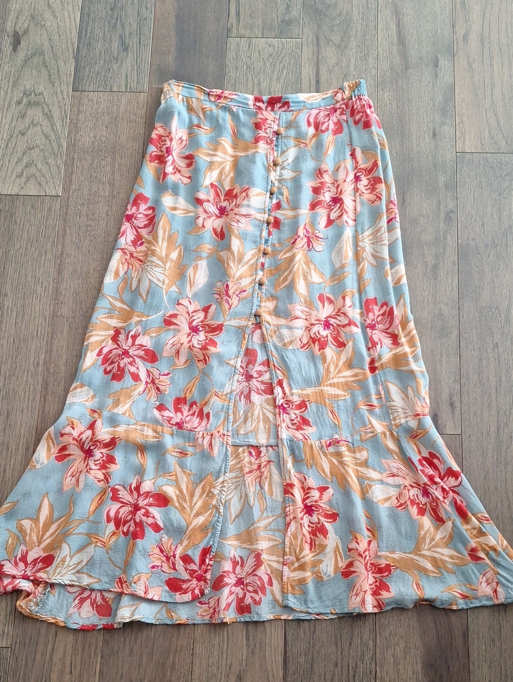 Cottage core style floral trumpet skirt.